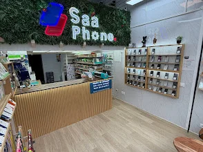 Intérieur de la boutique SaaPhone, 57 Rue Colbert à Lille